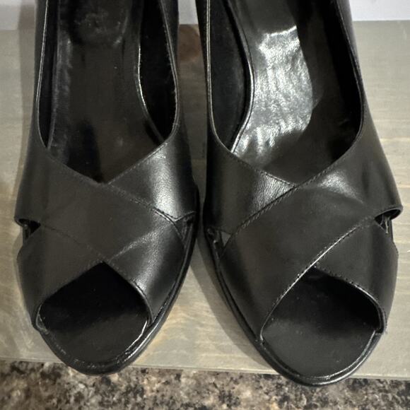BCBG Paris Black Leather Heel Peep Toe Size 10B/41 Missing Heal Cap - Picture 3 of 11